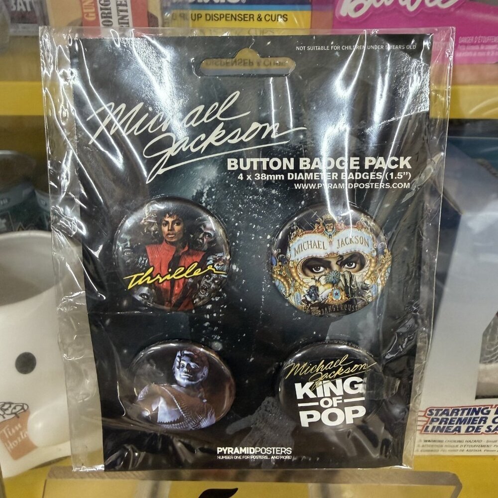 Michael Jackson King of Pop Memorial Button Badge Pack 4 Badges on the Card